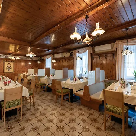 Restaurant Schwarzer Adler Hotel 3*