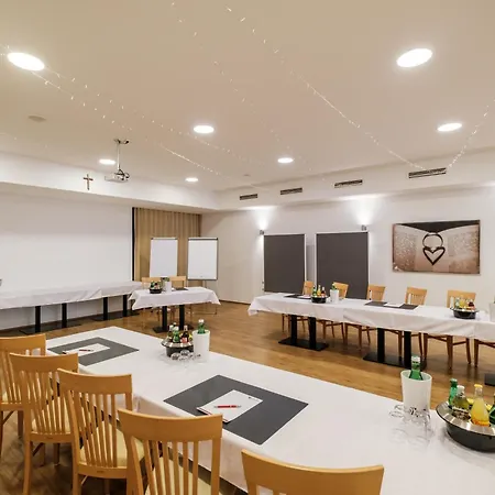 Restaurant Schwarzer Adler Hotel 3*