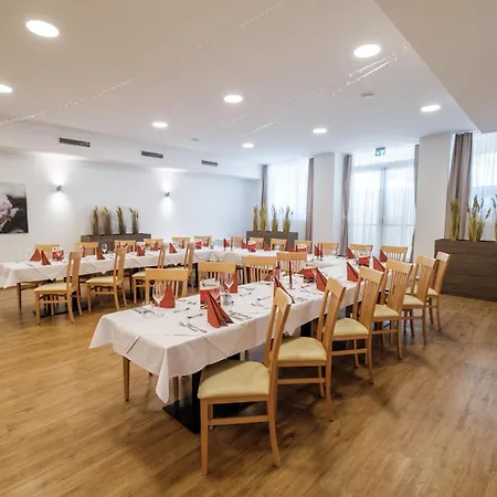 Restaurant Schwarzer Adler Hotel 3*