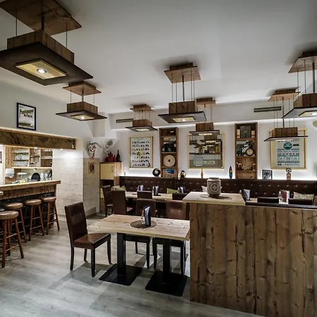 Restaurant Schwarzer Adler Hotel 3*