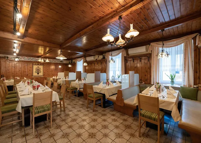 Restaurant Schwarzer Adler Hotel 3*