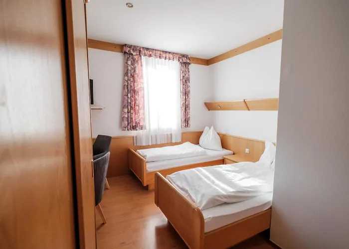 Restaurant Schwarzer Adler فندق